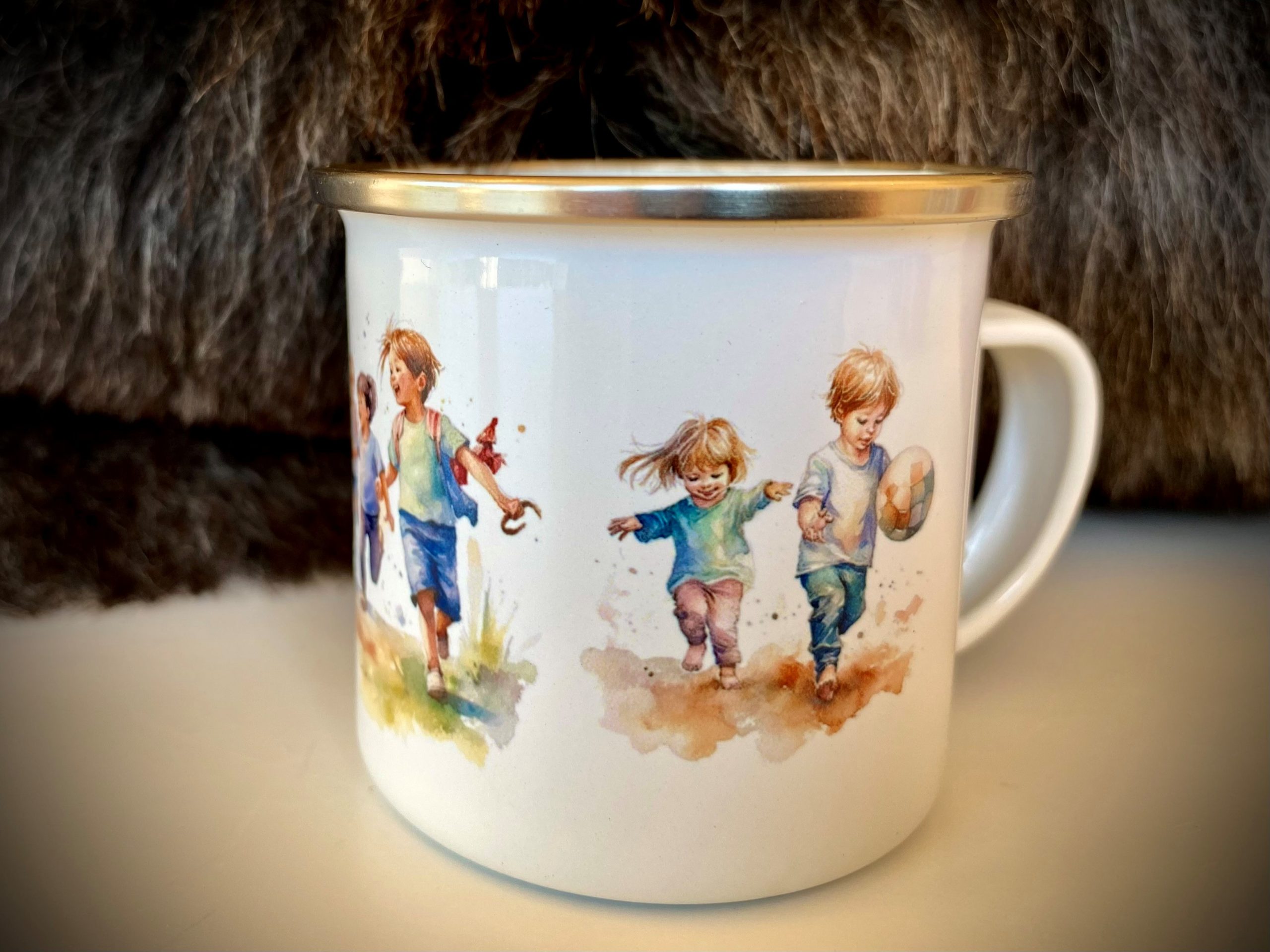 Emaljekopp med barnemotiv