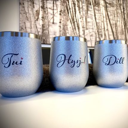 Eksempel på trykksaker fra Vizuell. Glitterkopper