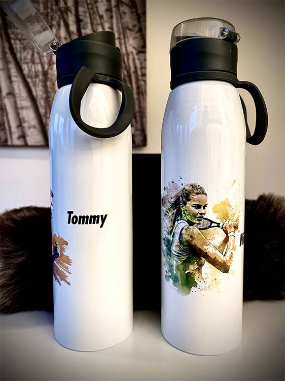 To sportsflasker med sublimert motiv