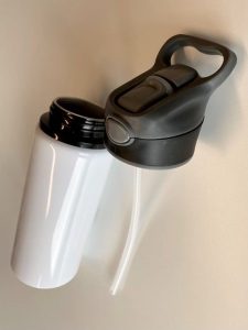 Sportsflaske med sort, blå eller rød kant 600ml