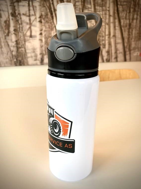 Sportsflaske med sort, blå eller rød kant 600ml